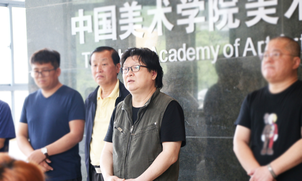 罗教授讲话.jpg