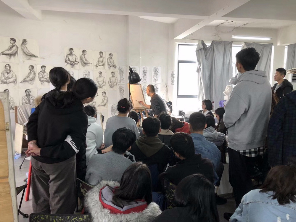 中国美术学院附中方正老师速写课堂