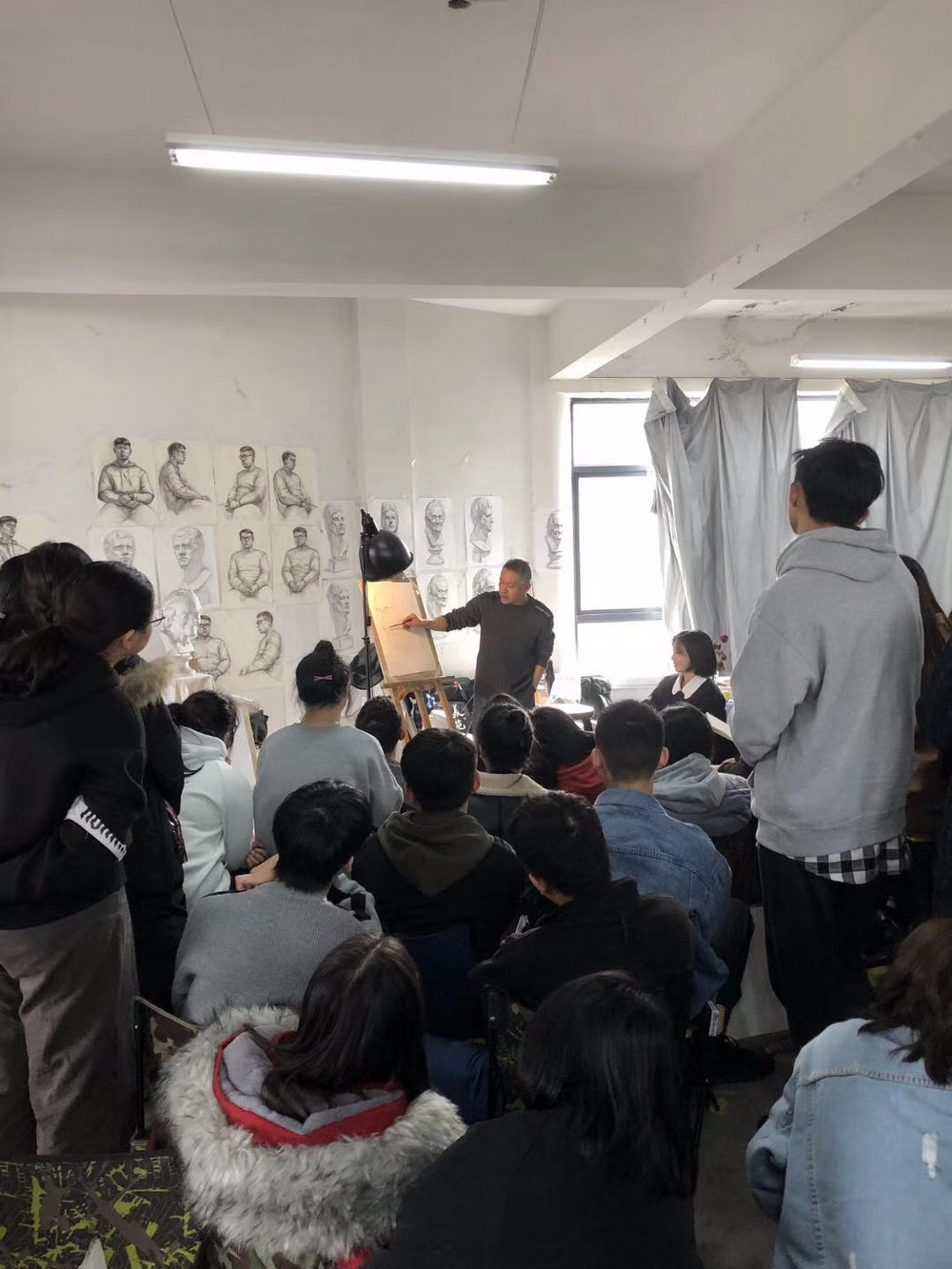 中国美术学院附中方正老师速写课堂