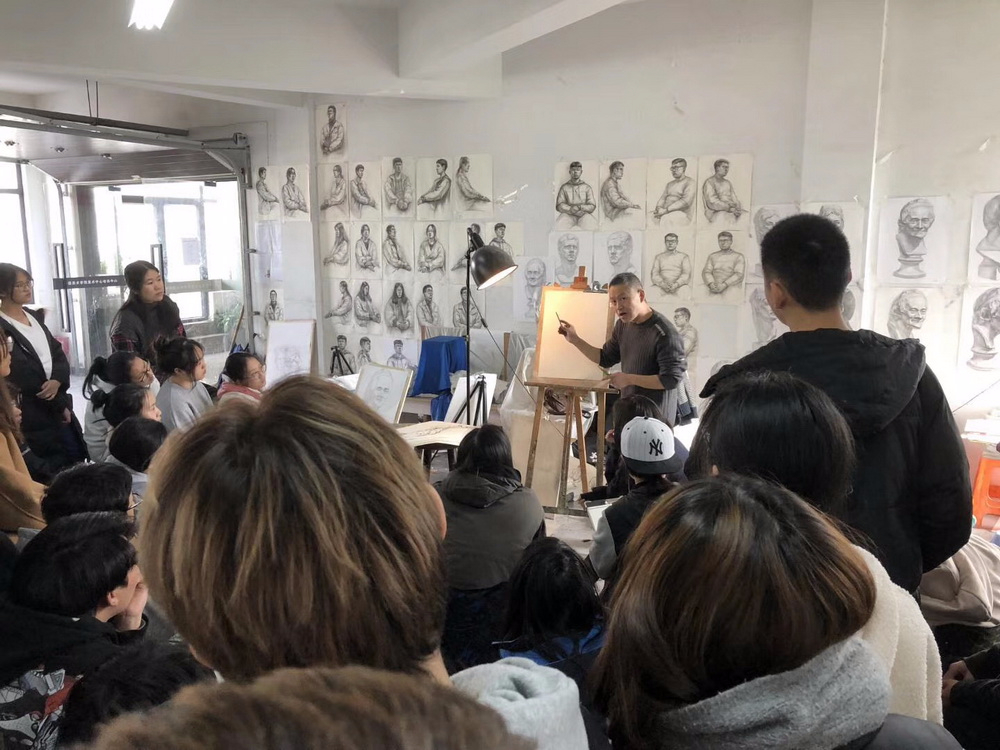 中国美术学院附中方正老师速写课堂